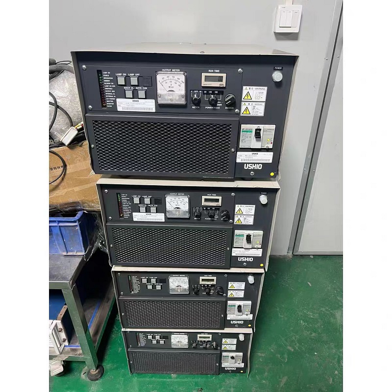 USHIORB牛尾UV電源故障維修 1、打開電源后，發(fā)現(xiàn)電源燈開啟一段時間后空開跳閘。考慮是空氣開關(guān)容量過小，此時我們可以疏通送風(fēng)以及排風(fēng)檢查過濾棉。 2、在工作中時，uv燈自動熄滅。該故障的原因有可能使風(fēng)冷不夠，燈管老化，超過其使用壽命，也有可能是電源電壓過低，電源缺項(xiàng)。此時我們可以考慮檢查并更換uv燈管，提高電源電壓，配置一個穩(wěn)壓器。 3、在作業(yè)時，UV固化爐的固化效果不理想。有可能是uv等與工件的距離過大，uc燈老化，超過了它的使用壽命。我們可以在溫度允許的情況下，適當(dāng)調(diào)整一下uv燈與工件的距離，如果還是沒有解決問題的話可以更換uv燈的燈管。 4、uv燈不亮。個別新的uv燈管在點(diǎn)火的時候會有困難，可以考慮是uv燈的質(zhì)量問題，線路或者變壓器故障。我們可以再一定時間內(nèi)頻繁開啟關(guān)閉uv燈，或者考慮更換uv燈管，檢查線路以及變壓器并及時處理故障。 5、變壓器溫度過高。散熱風(fēng)機(jī)運(yùn)轉(zhuǎn)不正常，排風(fēng)量不夠，通風(fēng)不好。可以檢查并清理一下風(fēng)機(jī)，問題嚴(yán)重時刻考慮更換風(fēng)機(jī)。 6、風(fēng)機(jī)有異聲。考慮是軸承損壞，可以更換軸承來結(jié)局問題。 USHIORB牛尾UV曝光機(jī)驅(qū)動電源維修UV燈不亮。 (1) 故障原因：設(shè)置故障 解決方法：確認(rèn)UV電源是否接通，模塊按鍵是否按下亮紅燈，液晶屏上是否顯示模塊“開啟” (2) 故障原因：線路原因 解決方法：用萬用表測量UV電路是否暢通. (3) 故障原因：UV燈板損壞 解決方法：檢查水循環(huán)系統(tǒng)是否正常工作，UV燈損壞很大可能是因?yàn)樗h(huán)出問題，導(dǎo)致散熱不良造成的。并跟換ＵＶ燈板。