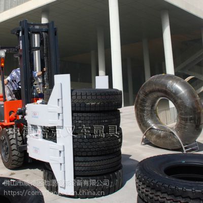 廣東佛山中德諾克叉車屬具 輪胎夾的專業(yè)搬運(yùn)解決方案